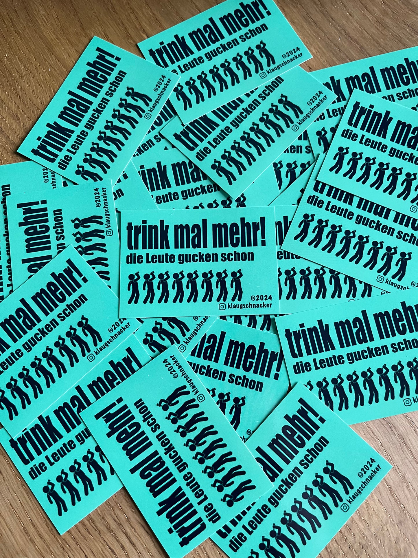 Sticker "trink mal mehr! die Leute gucken schon"